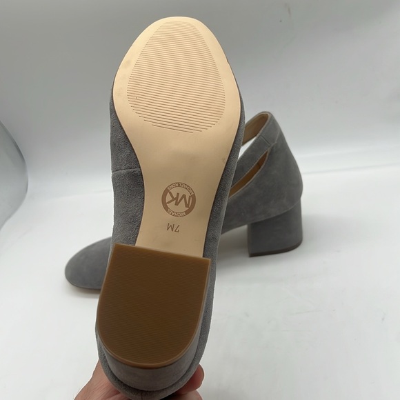 NWB Michael Kors Grey Suede Mid Pump Shoes Women's Size 7 M - Picture 6 of 8